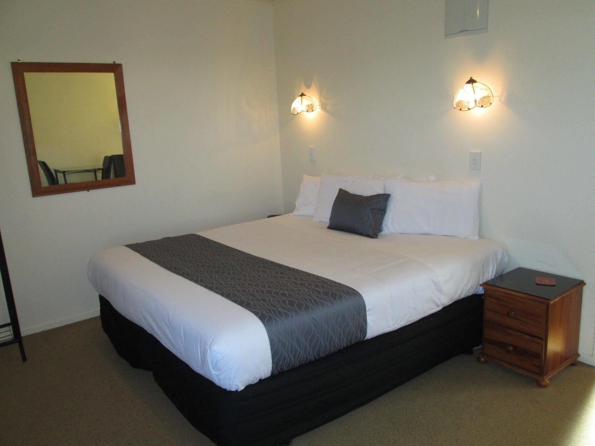 Shortland Court Motel Thames Buitenkant foto